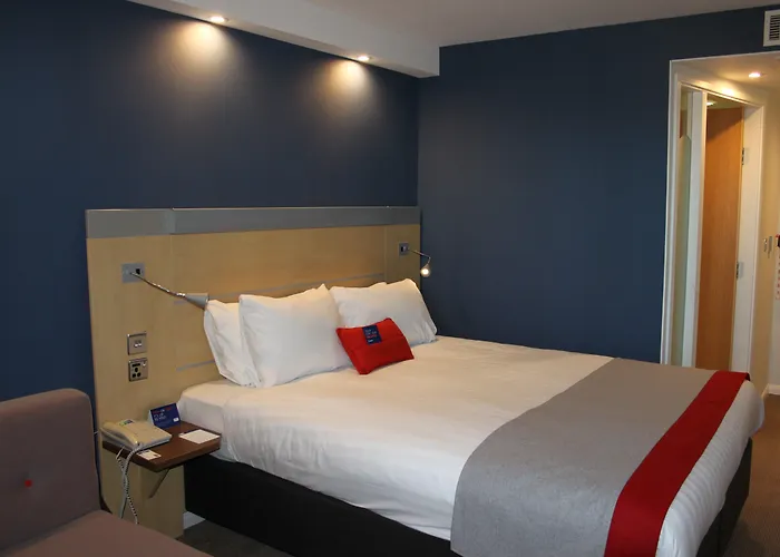 Holiday Inn Express Cardiff Airport, An Ihg Hotel