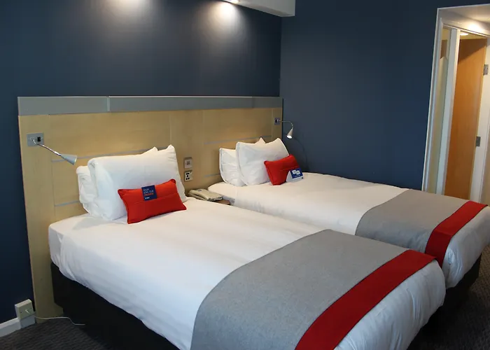 Holiday Inn Express Cardiff Airport, An Ihg Hotel